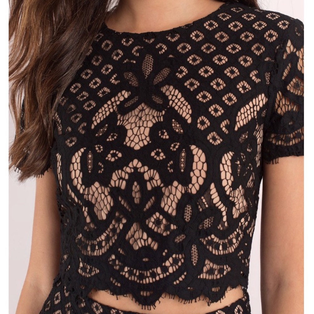 TOBI FOREVER BLACK LACE CROP TOP Size small